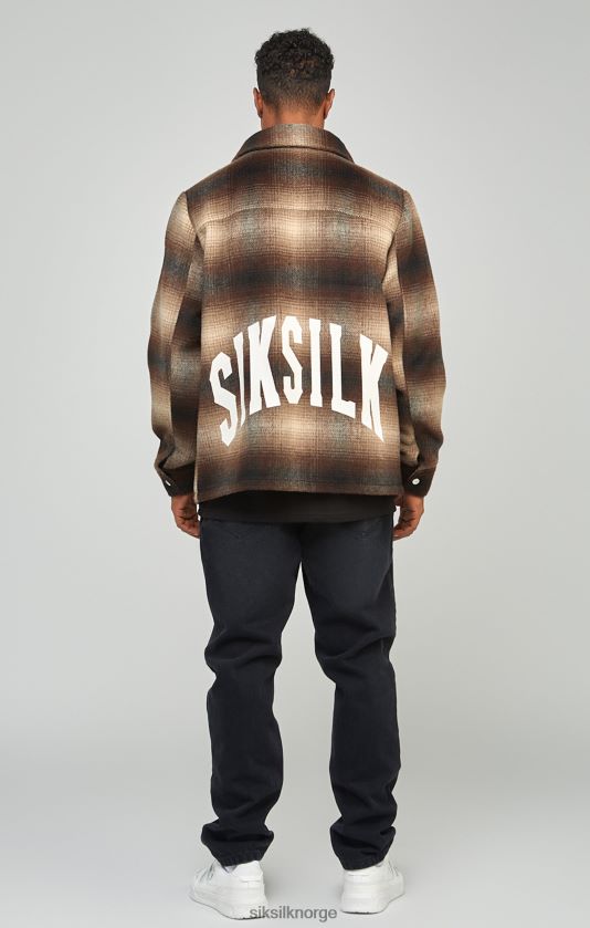 SikSilk menn rutete overskjorte med brun trykt logo V8JH48467 klær